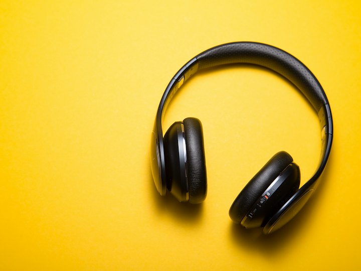 Headphones, headsets & webcams